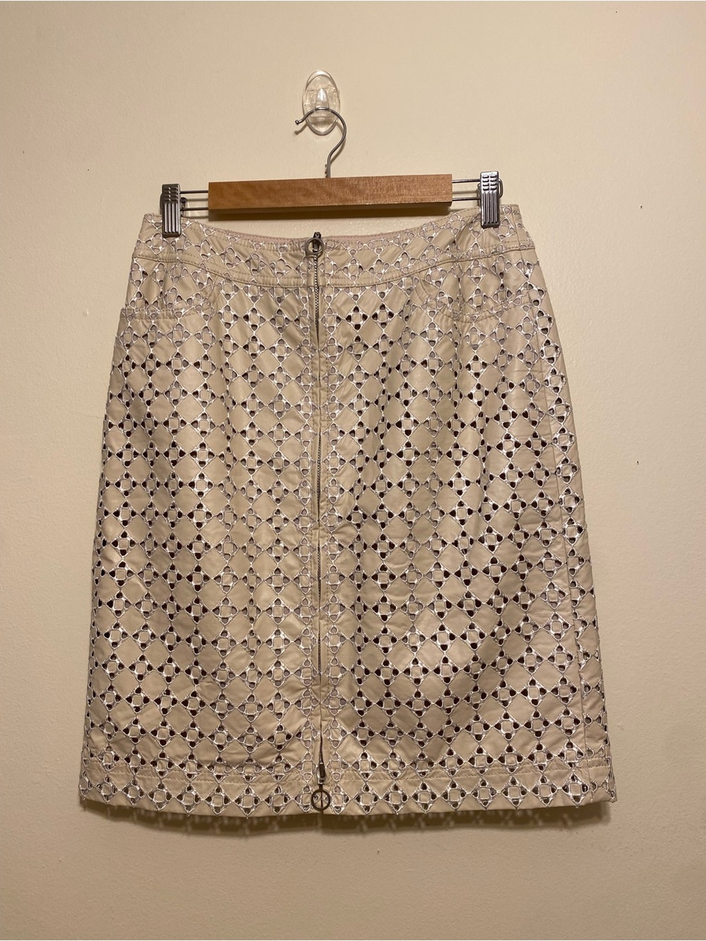 Worth Cream Eyelet Front-Zip Mini Skirt. Size 2